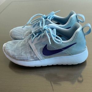 Girls Nike Blue Size 4Y Sneakers